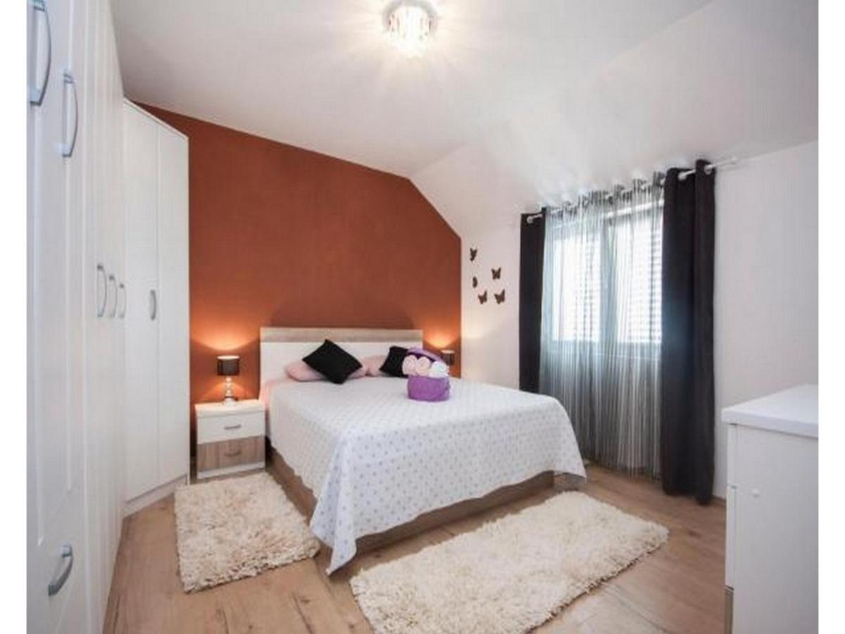 Apartment Dar Murter Bagian luar foto