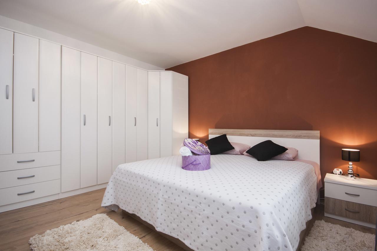 Apartment Dar Murter Bagian luar foto